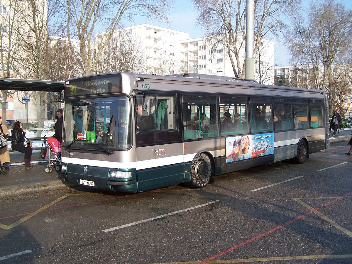 Strassburg - 16. Dezember 2010 : Renault Agora Nr 655 in Hautepierre.