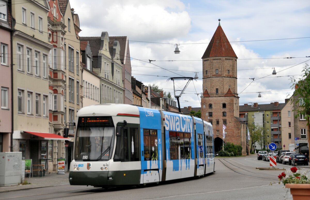 Stra�enbahn / Stadtbahn Augsburg Cityflex CF 8 Nr.890 von Bombardier Baujahr 2010 und SWA Eigenwerbung beim Jakobertor in Augsburg am 28.05.2022.