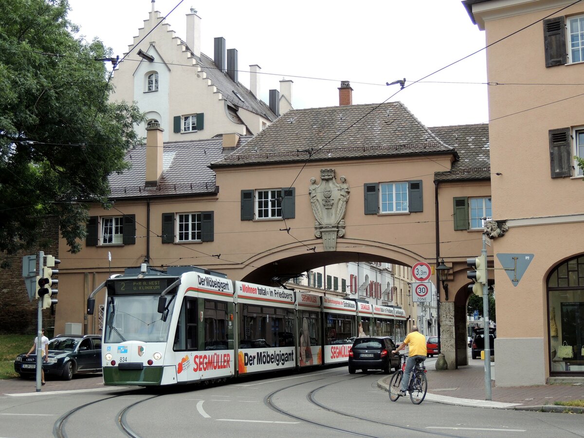 Stra�enbahn / Stadtbahn Augsburg, Combino Nr.834 von Siemens Baujahr 2000 in Augsburg beim Fischertor am 30.07.2013.