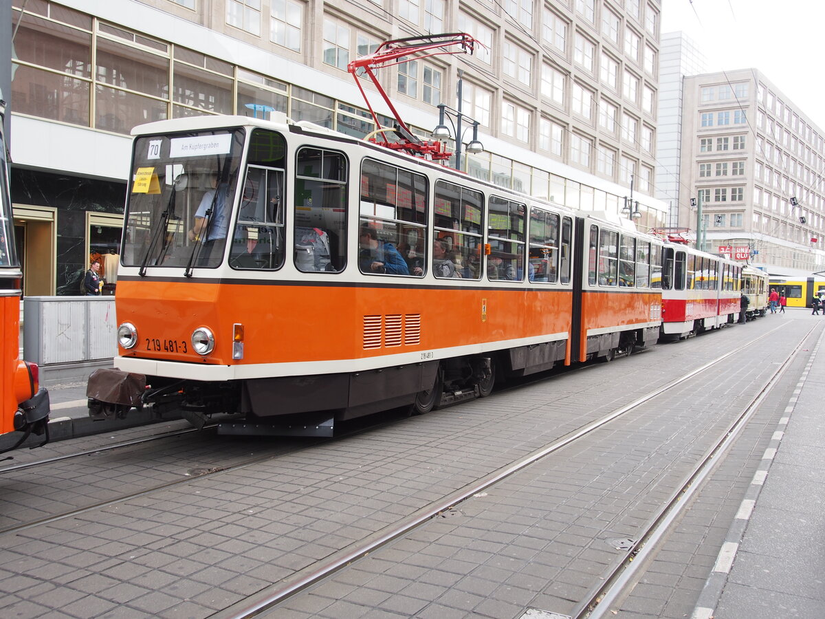 Stra�enbahn / Stadtverkehr; Berlin;  219 481-3 T4D von CKD Tatra Baujahr 1986 in Berlin Alexanderplatz am 20.10.2019.