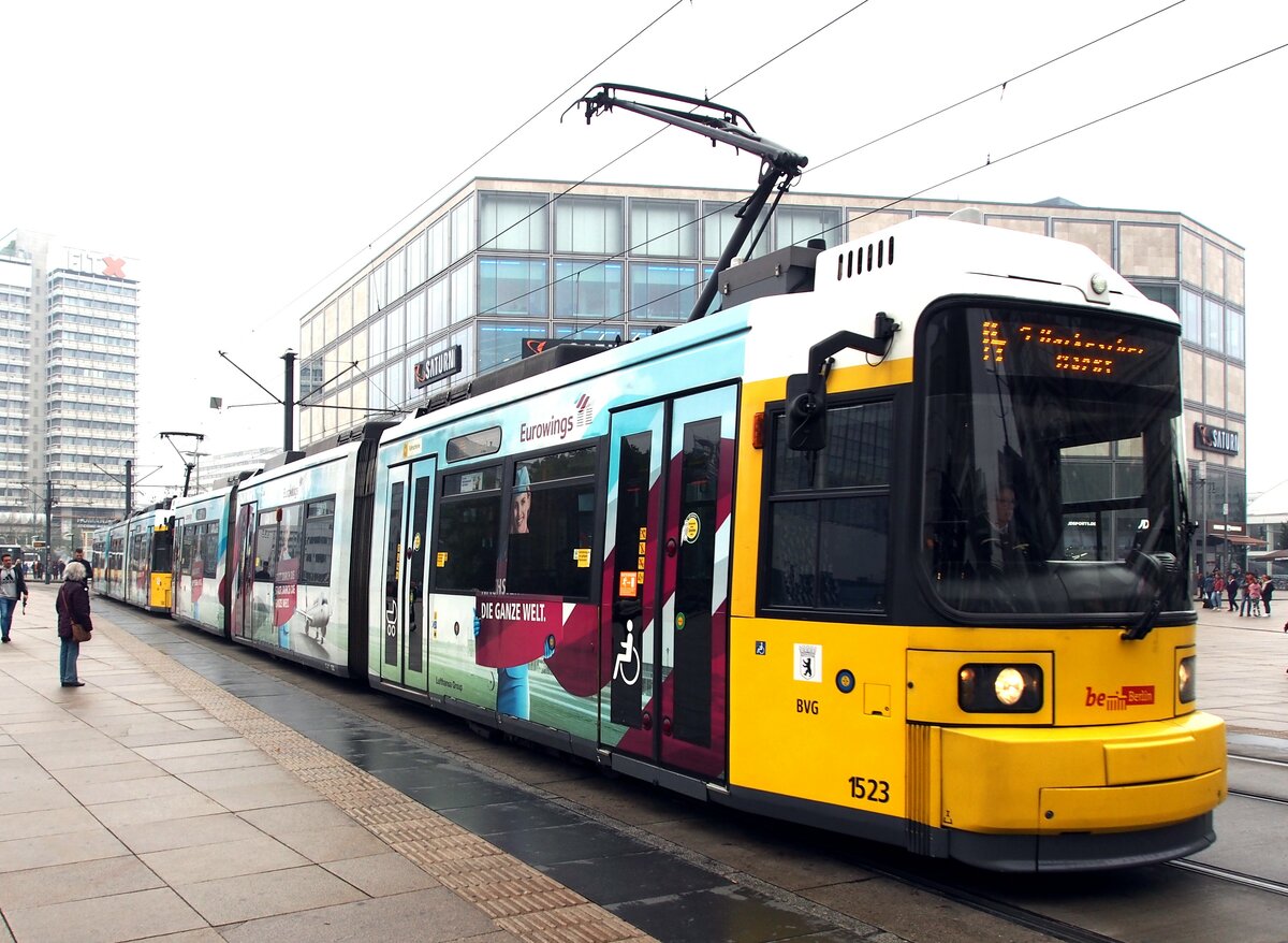 Straßenbahn / Stadtverkehr; Berlin;    GT 6 N-U Nr.1523 von AEG Baujahr 1994 am Alexanderplatz in Berlin am 24.10.2019.