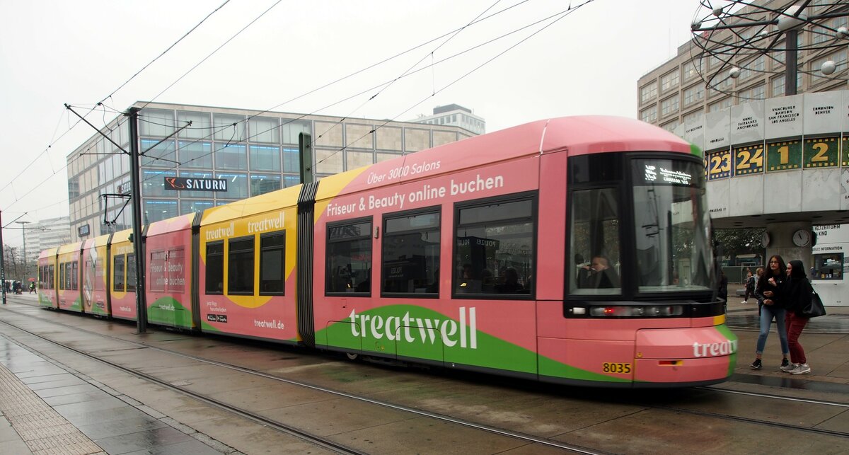 Straßenbahn / Stadtverkehr; Berlin; GT 8-11 ERL Nr.8035 von Bombardier Baujahr 2016 auf dem Alexanderplatz in Berlin am 24.10.2019.