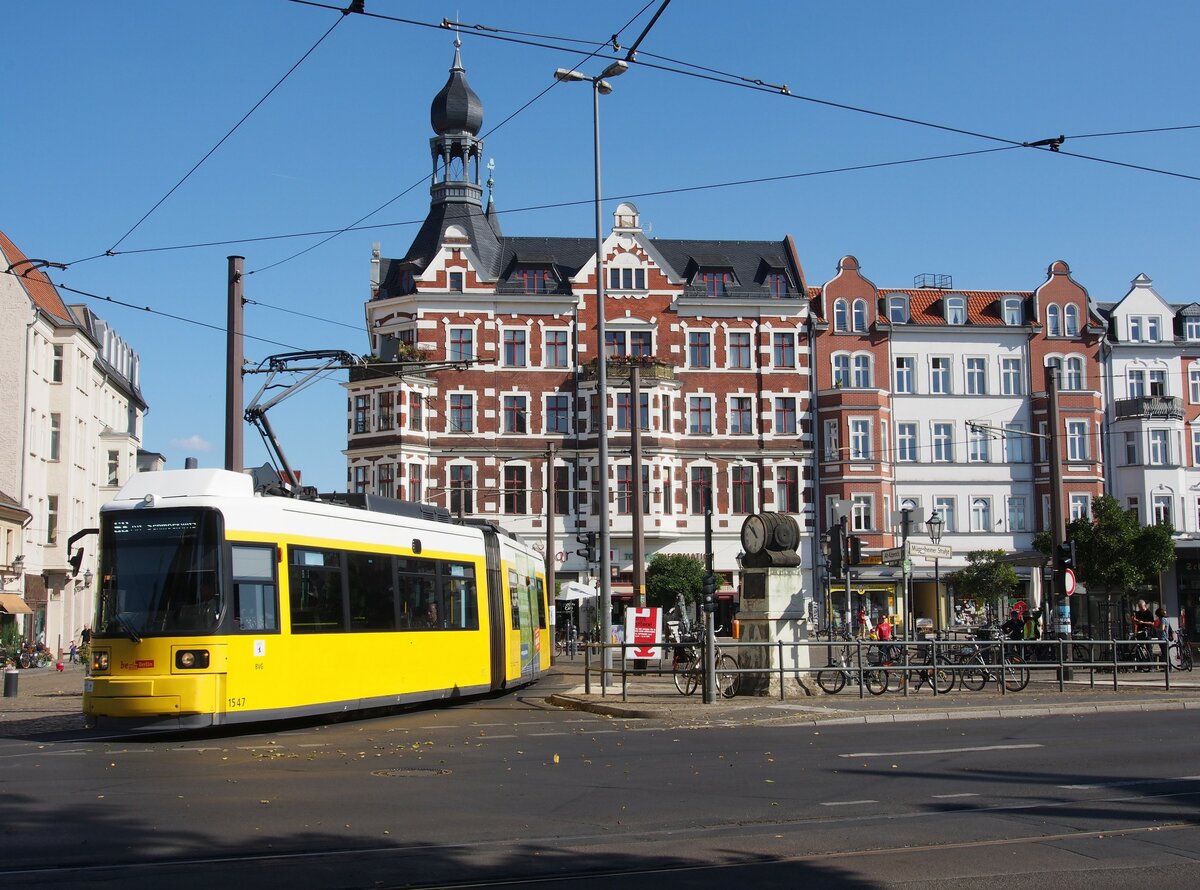 Straßenbahn / Stadtverkehr; Berlin Köpenick;    GT 6 N-U Nr.1547 von AEG Baujahr 1995 am Marktplatz in Berlin Köpenick am 08.09.2018.