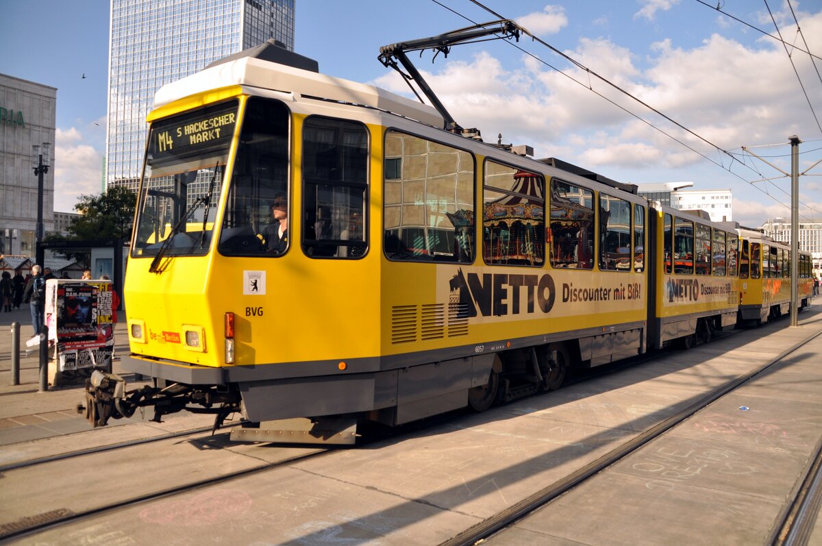 Straßenbahn / Stadtverkehr; Berlin;      Tatra CKD Nr.6057 am Alexanderplatz am 30.09.2013;  Zu beachten ist die Spiegelung in den Tram-Fenstern mit dem Karrussel. Der Tram-Verkehr ging mitten durch die Kirmes am Alexanderplatz.