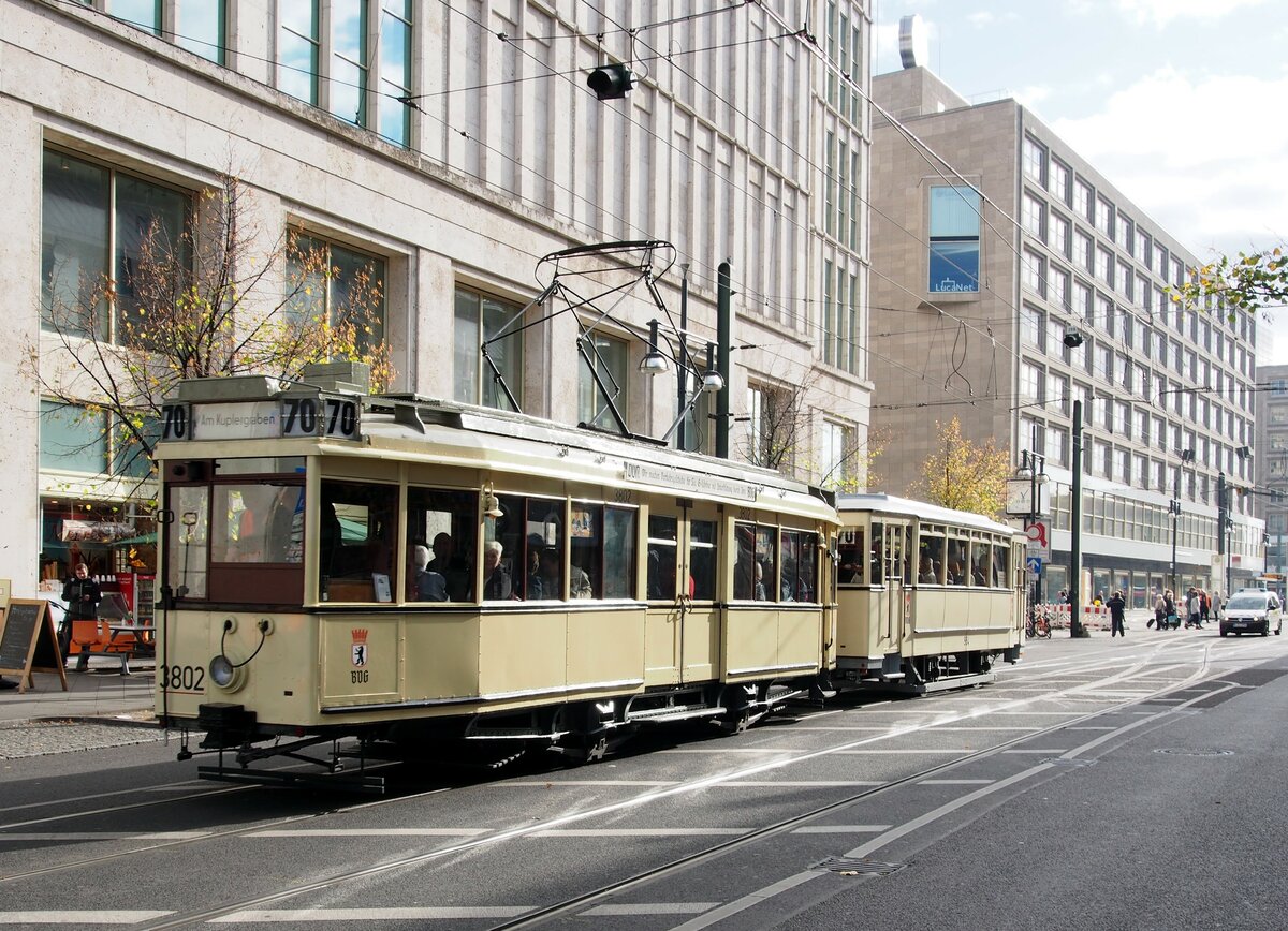 Straßenbahn / Stadtverkehr; Berlin;  TM 34 Nr.3802 von Schöndorff, Baujahr 1928 in Berlin, Alexanderplatz am 20.10.2019.