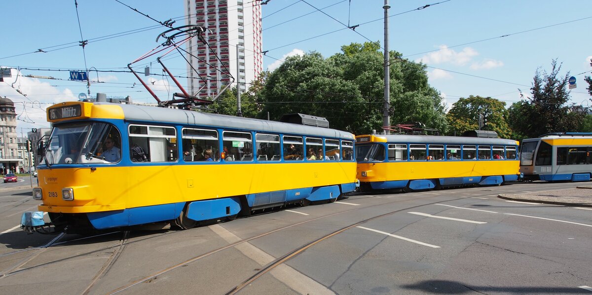 Straßenbahn / Stadtverkehr; Leipzig;     T 4 D-M1 Nr.2183 und 2122 von CKD Tatra Baujahr 1986 und 1984 und NB4 Nr.902 von Bombardier Baujahr 2000 am Hbf in Leipzig am 21.07.2019.