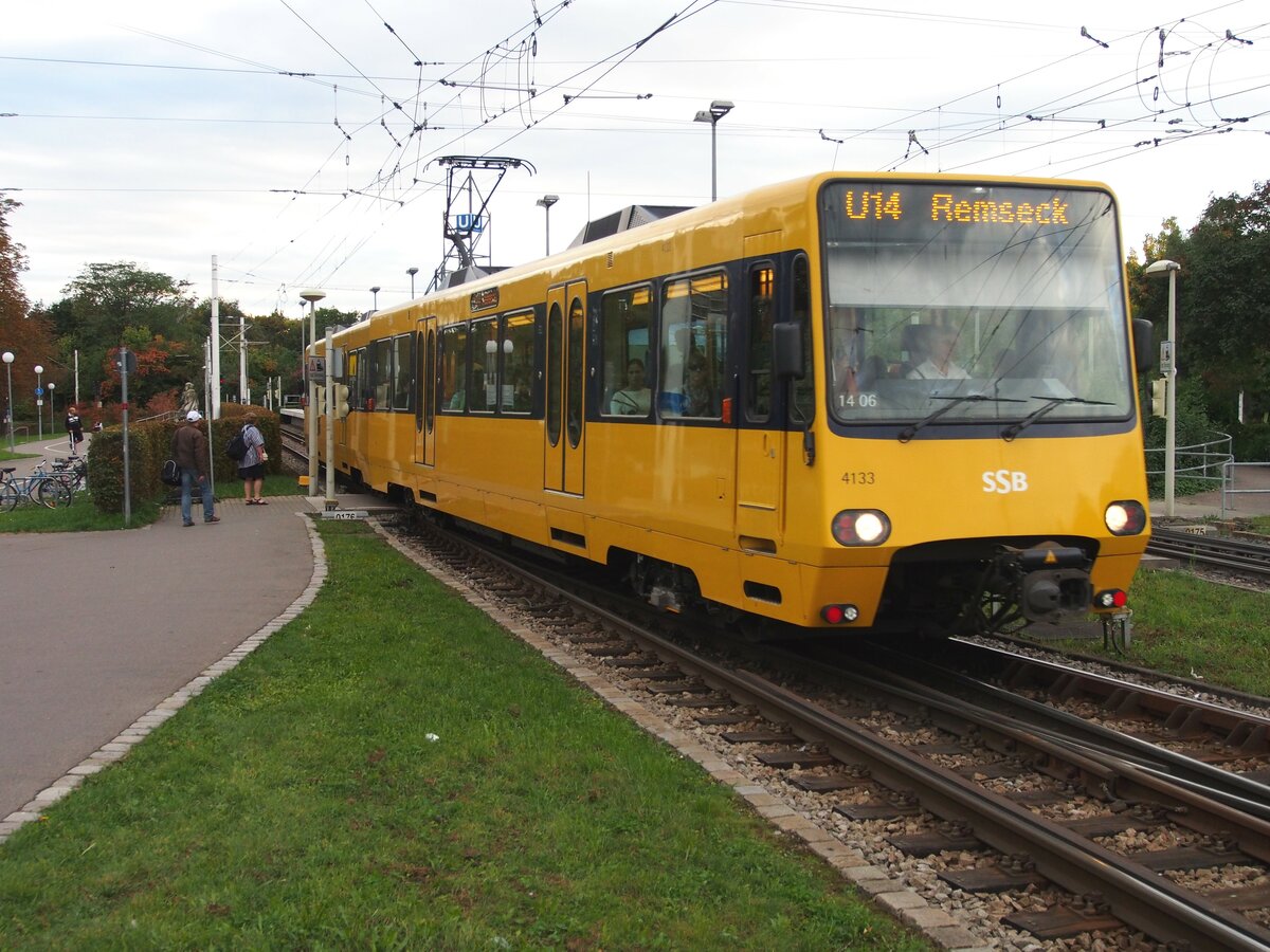 Stra�enbahn / Stadtverkehr Stuttgart; DT 8-S Nr.4133 und 4134 bei den Mineralb�dern in Stuttgart am 09.10.2014.
