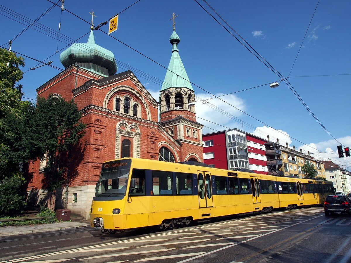 Straßenbahn / Stadtverkehr; Stuttgart;  DT 8-10 Nr.3304 von Düwag Baujahr 1999 bei der Orthodox Kirche in Stuttgart am 28.08.2016.