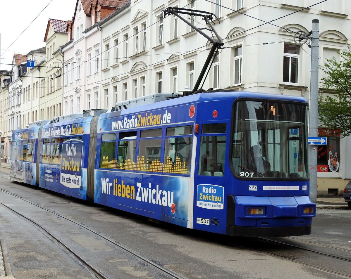 Straßenbahn / Stadtverkehr; Zwickau;   GT 6 M Nr.907 von MAN Baujahr 1993 am Neuenmarkt in Zwickau am 17.04.2017.