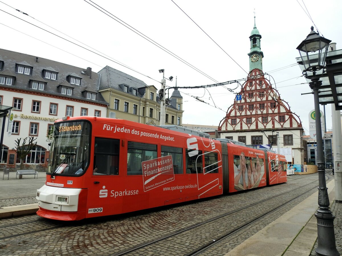 Straßenbahn / Stadtverkehr; Zwickau;    GT 6 M Nr.909 von MAN Baujahr 1993 beim Gewandhaus in Zwickau am 17.04.2017.