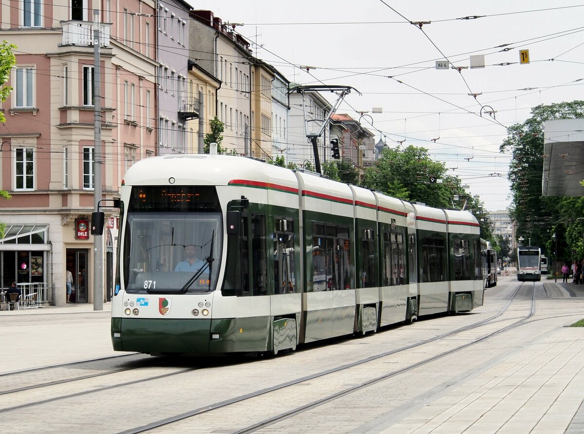 Stra�enbahn/Stadtverkehr Augsburg, CityFlex Nr.871 (CF 8) von Bombardier beim K�nigsplatz in Augsburg am 31.05.2015.