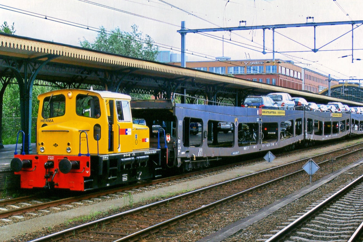 Strukton Herma rangiert am 18 Juli 2004 in 's-Hertogenbosch.