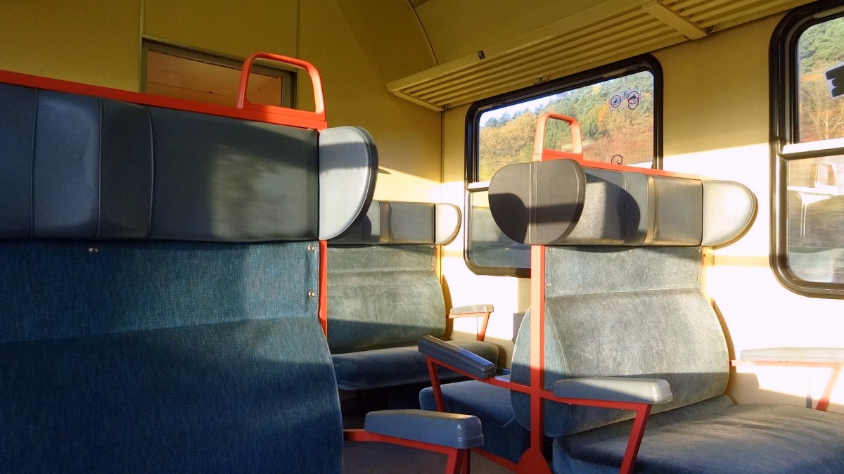 Sunshine-Feeling in einem n-Wagen der sich noch im Design Hannover befindet.
Aufgenommen im Oktober 2013.