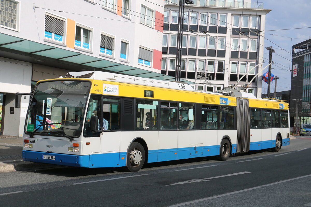 SWS Solingen - Nr. 256/SG-SW 356 - Van Hool Gelenktrolleybus am 19. Juni 2022 in Solingen (Aufnahme: Martin Beyer)