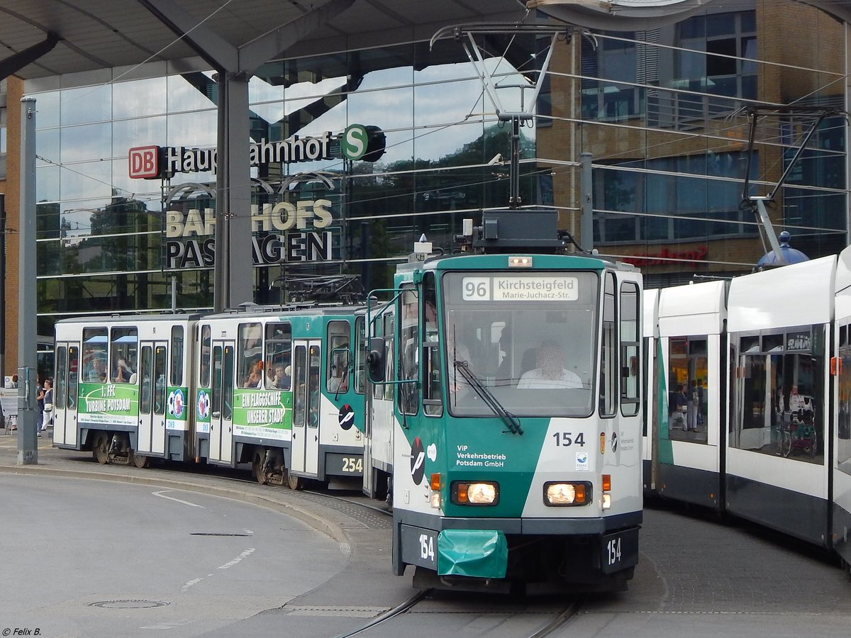 Tatra Nr. 154 und 254 der ViP in Potsdam.