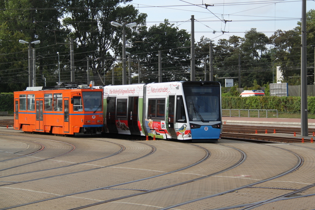 Tatra T6A2(551)und 6N2 Wagen 611 waren am Mittag des 17.09.2016 auf dem Betriebshof der Rostocker Straßenbahn AG abgestellt. 