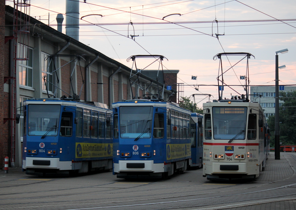 Tatra T6+NF-Beiwagen waren auf dem Gelnde der Rostocker Straenbahn AG abgestellt.27.07.2014 