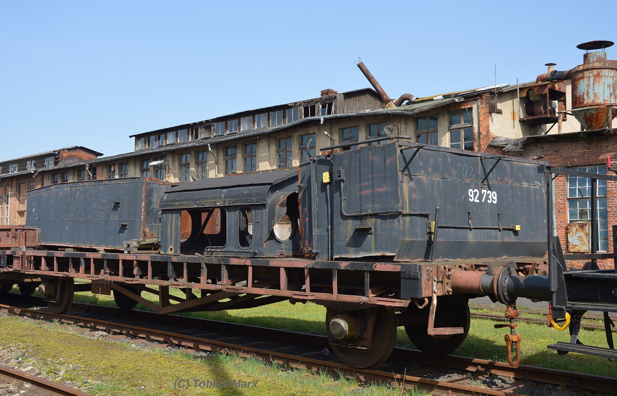 Teile der 92 739 auf einem Wagen im Außengelände des DLW Meiningen am 02.04.2016