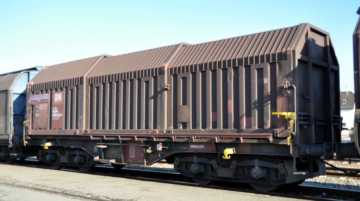 Teleskopschiebewandwagen 31 RIV 80 D-DB 4669 451-5 Shimmns 708 in V�hringen am 26.01.2012.