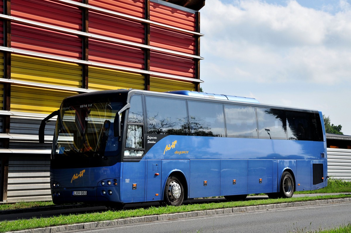 Temsa Safari HD Stainless aus Ungarn am 25.Mai 2014 in Krems unterwegs.