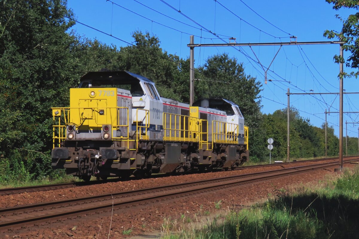 Tfzf f�r Lineas 7783 mit Schwesterlok durch Wijchen am 5 September 2023.