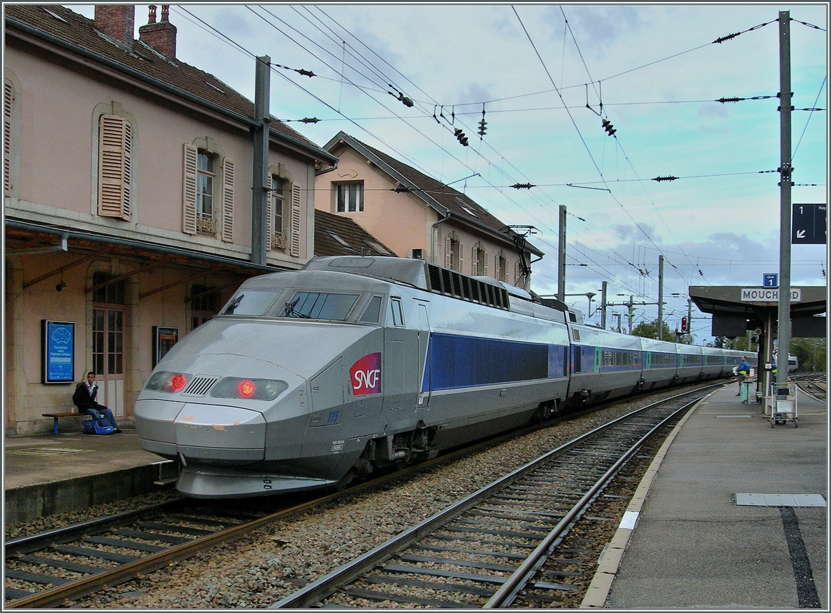 TGV Lyria, damals  Ligne de Coeur  nach Paris beim Halt Mouchard.
24. Okt. 2006