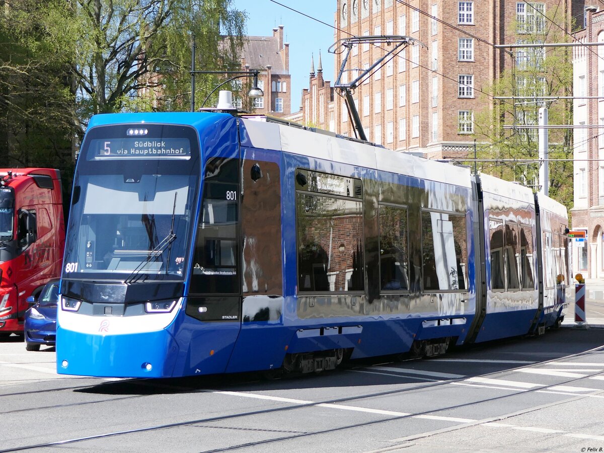 Tina Nr. 801 der Rostocker Straßenbahn AG in Rostock.