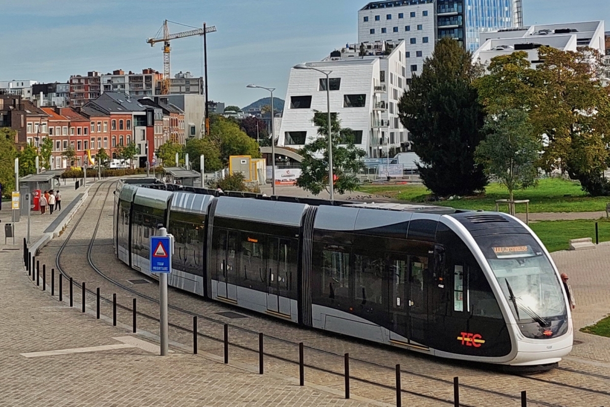 Tram aus Richtung Standard kommt an der Haltestelle Guillemins in Lttich an. 02.10.2025