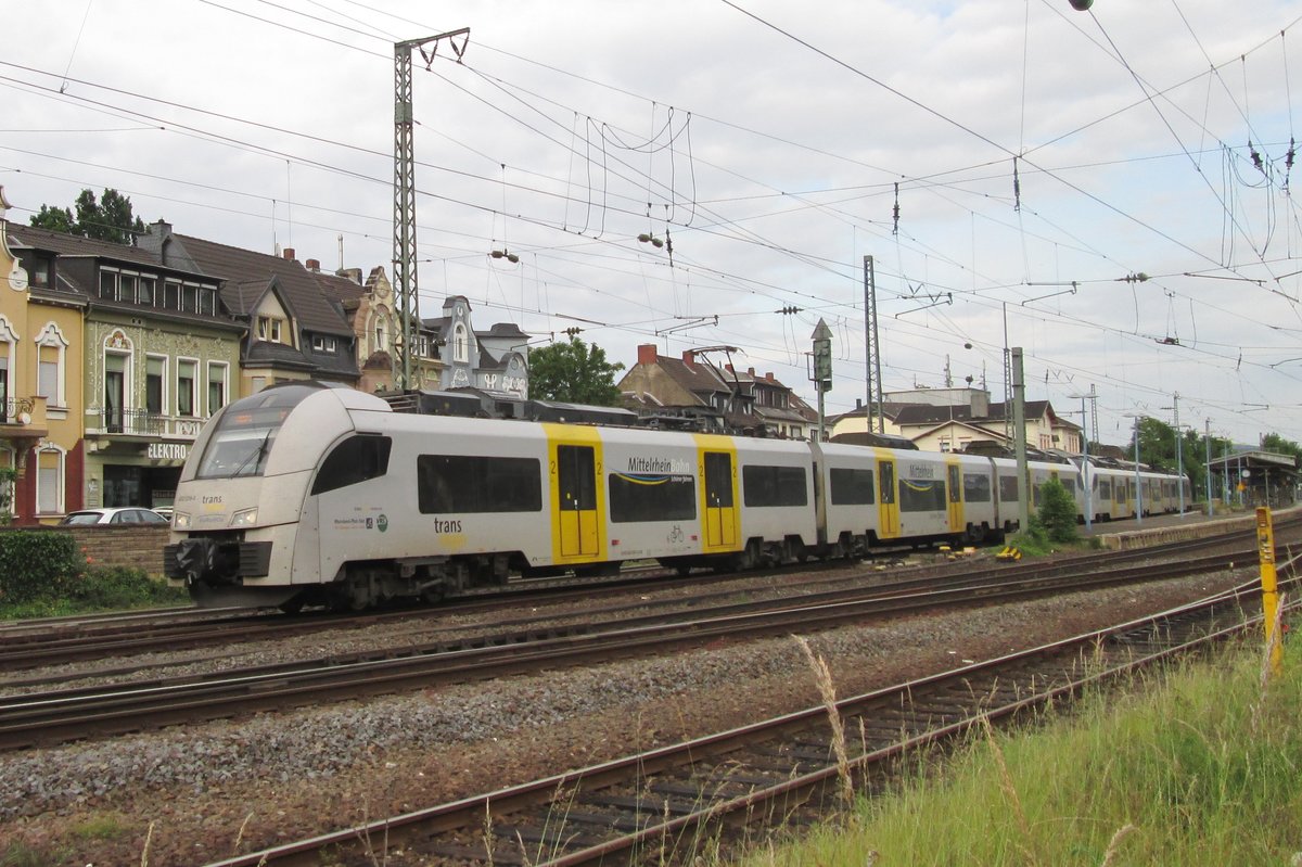 TRansRegio 460 008 verlsst am 28 Mai 2014 Remagen.