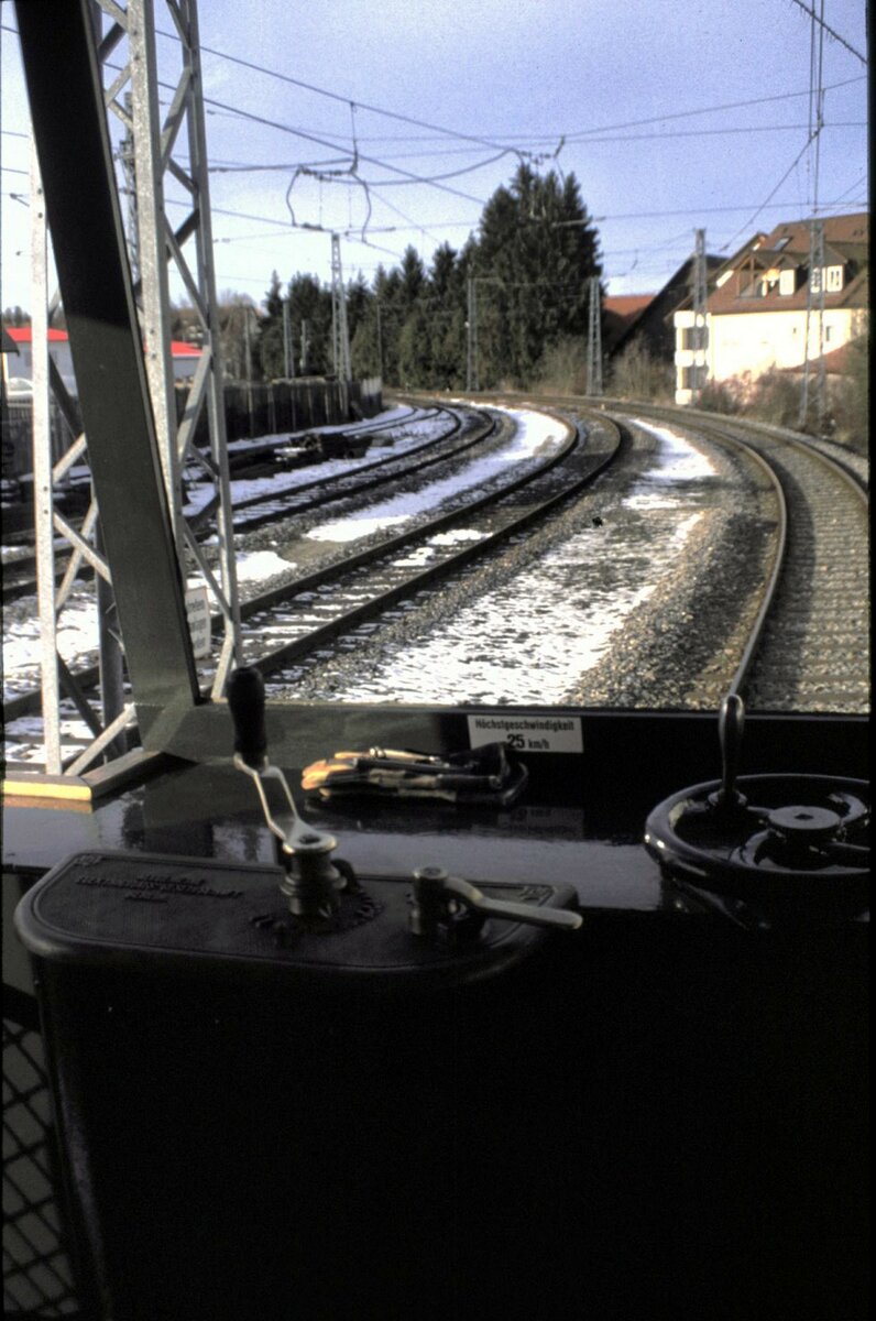 Trossingen Streckenaussicht von Plattform des T 1  Zeug Christe  Ausfahrt aus Trossingen Stadt am 13.12.1998.
