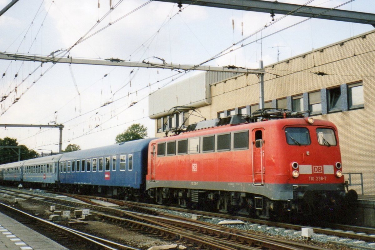 TTC-Nachtzug steht am 27 Juli 2009 in Venlo, wo 110 246 dieser nachtzug für die Stufe nach Frankfurt am Main von einer 1700er ubernommen hat. 