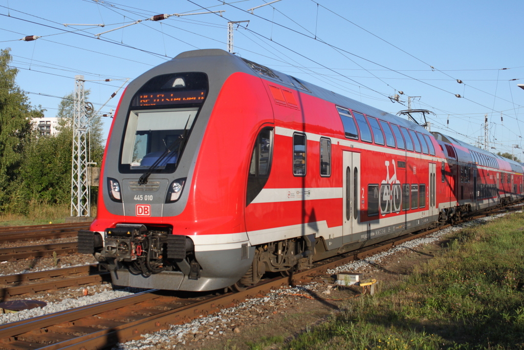 Twindexx Vario 445 010 als RE 4357 von Rostock Hbf nach Elsterwerda bei der Bereitstellung im Rostocker Hbf gegen 08:08 Uhr.08.09.2018