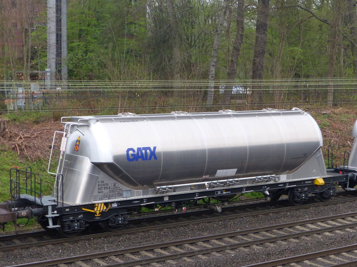 Uacns GATX Silowagen mit Nummer 37 TEN 80 D-GATXD 9327 976-8 Abzweig Lotharstrasse, Forsthausweg, Duisburg 12-04-2018.

Uacns silowagen van GATX met nummer 37 TEN 80 D-GATXD 9327 976-8 Abzweig Lotharstrasse, Forsthausweg, Duisburg 12-04-2018.