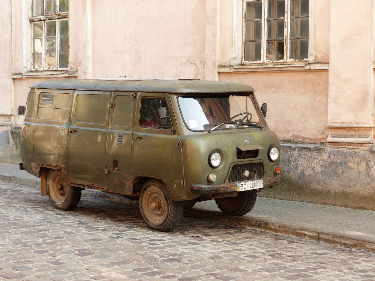 UAZ 39625 Nutzfahrzeug. Sviatoho Teodora Platz, Lviv, Ukraine 31-08-2019.

UAZ 39625 bestelbusje. Sviatoho Teodora plein, Lviv, Oekrane 31-08-2019.