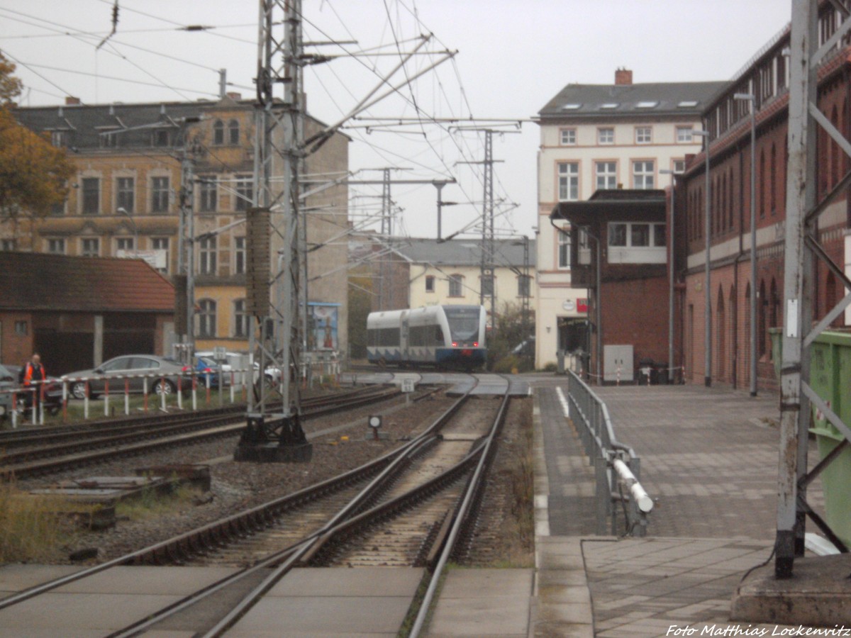 UBB GTW 2/6 mit ziel Barth l�sst Stralsund Hbf hinter sich am 13.10.13