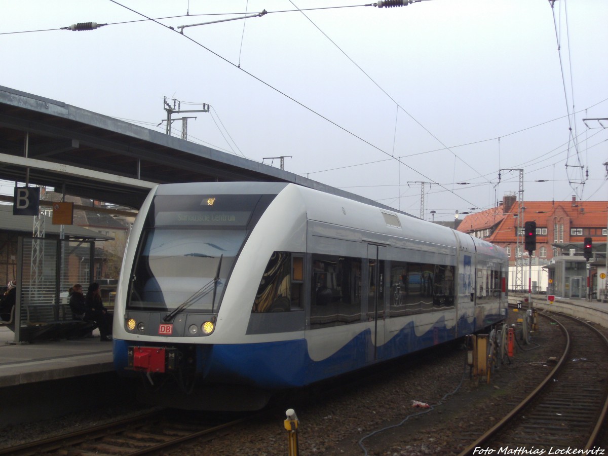 UBB GTW 2/6 mit ziel Swinem�nde Centrum (PL) im Bahnhof Stralsund Hbf am 12.12.13