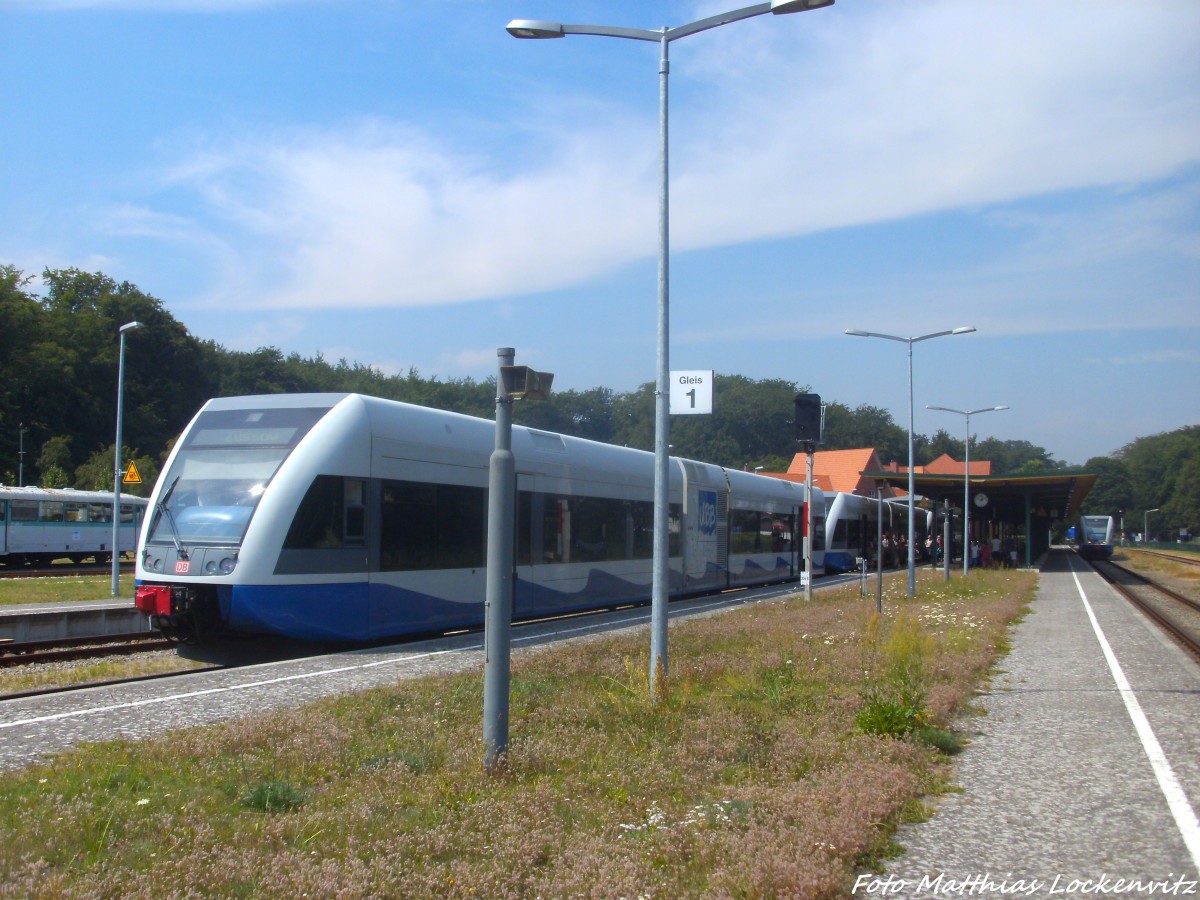 UBB GTW 2/6er im 3er-Pack mit ziel Z�ssow im Bahnhof Seebad Heringsdorf am 27.7.14