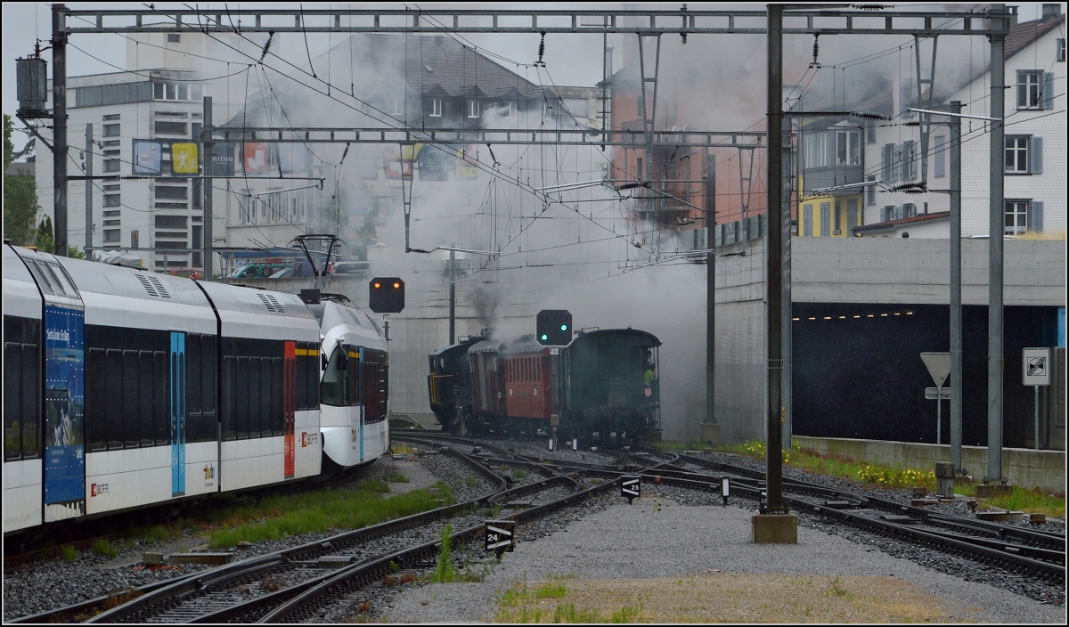 Uferdampffahrten mit der MThB 3. 

Ec 3/5 der historischen Mittelthurgaubahn fährt in Kreuzlingen mit dem Mostindienexpress ab. Juni 2014.