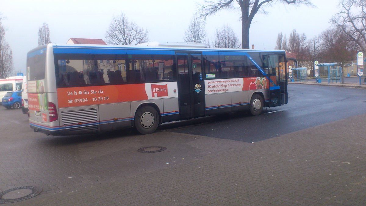 ...und die andere Seite des Mercedes 
mittlerweile werden auch bei der Uckerm�rkischen Verkehrsgesellschaft die Busse auf Mercedes umgestellt wo man fr�her mehr von MAN und Neoplan gesehen hat