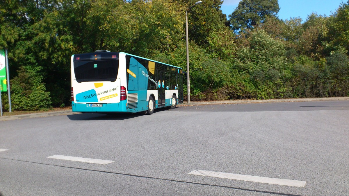 ....und auch der Citaro K NB SW 528 nach der Pause geht es zurück zum Bahnhof wo er dann auf der Linie 6 weiter fährt
diese Linien wechsel sich am Wochenende ab da die Fahrgastzahlen sehr gering sind 