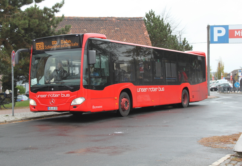 Unser Roter Bus als SEV von Warnem�nde nach Rostock-Marienehe in Warnem�nde.26.10.2018