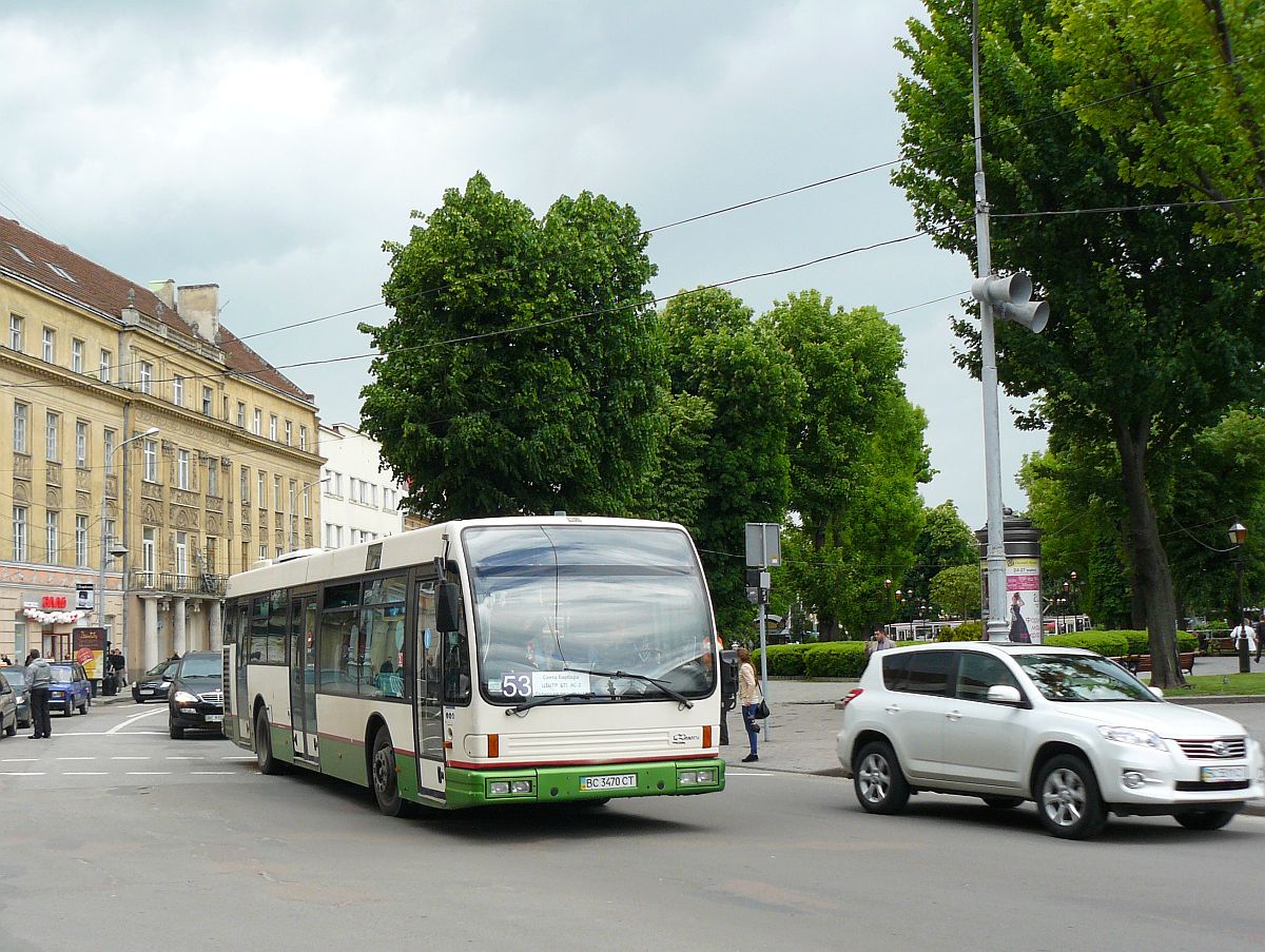 Ushi BM Daf Den Oudsten Alliance City B96 Baujahr 1997 ex-RET(Rotterdam, Niederlande) Bus 832. Prospekt Svobody, Lviv, Ukraine 16-05-2014.

Ushi BM Daf Den Oudsten Alliance City B96 bouwjaar 1997 ex-RET bus nummer 832. Prospekt Svobody, Lviv, Oekrane 16-05-2014.