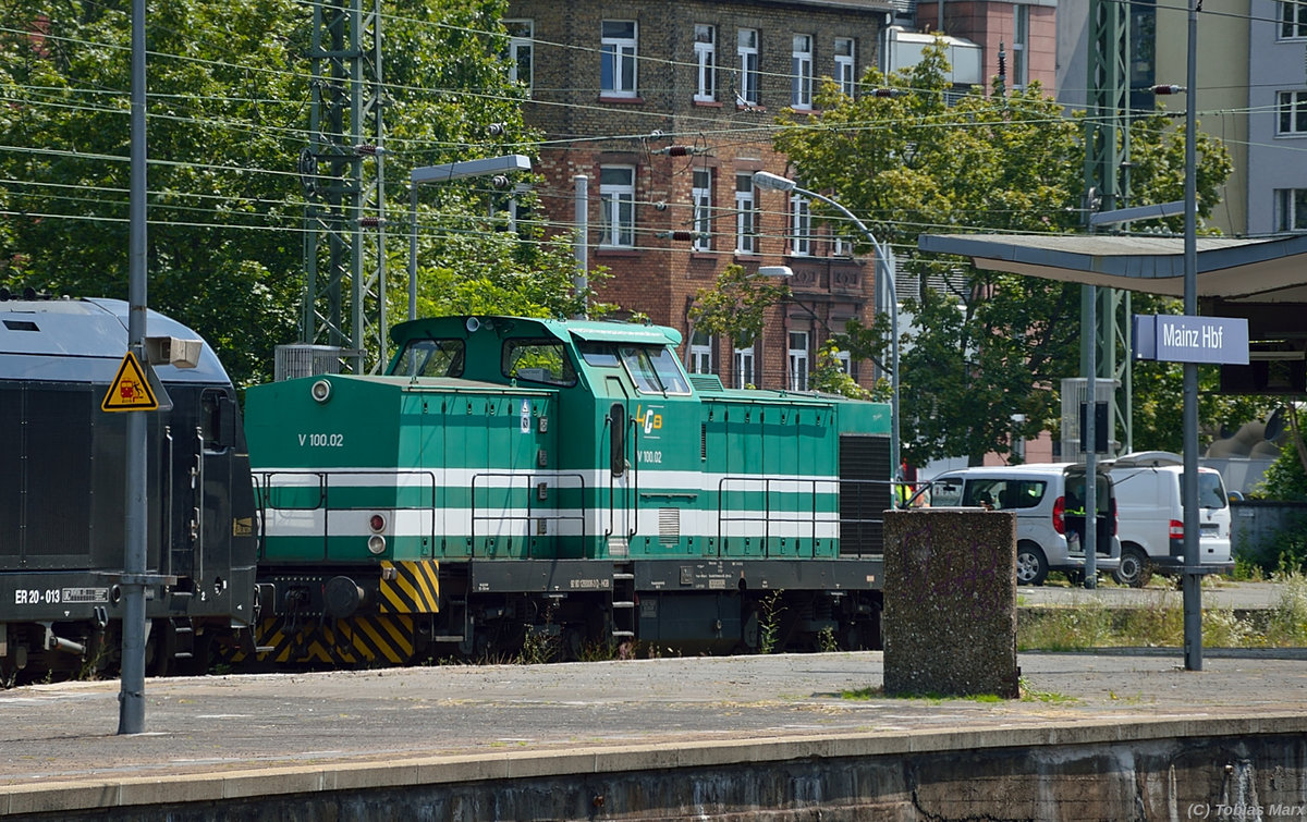 V 100.02 (293 006) abgestellt am 07.07.2016 in Mainz Hbf.