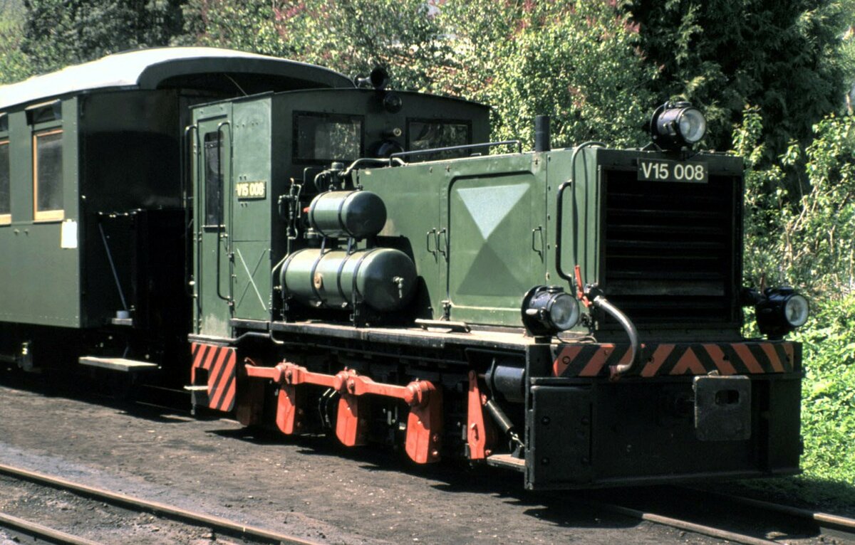 V 15 008 in Ochsenhausen im Mai 1990.