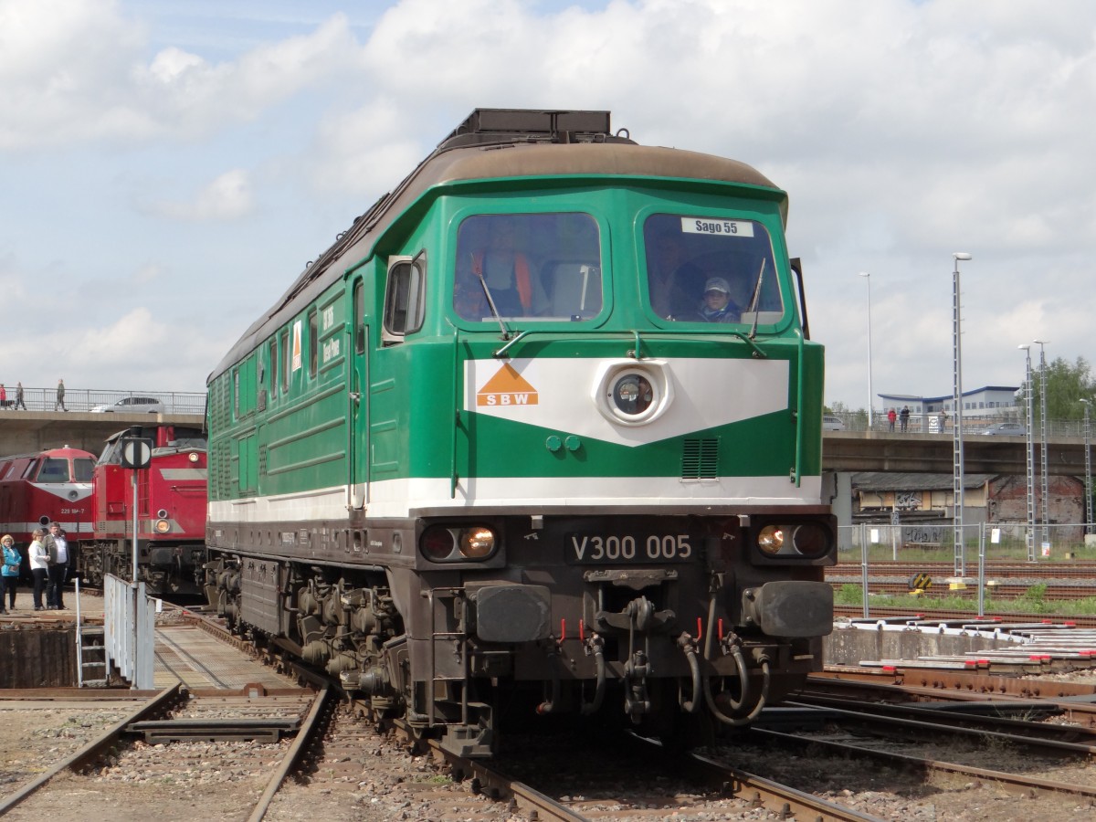 V 300 005 der SBW (ehem. Wismut) war am 04.05.14 bei den Geraer Eisenbahnwelten als Lok f�r F�hrerstandsmitfahrten eingesetzt. 