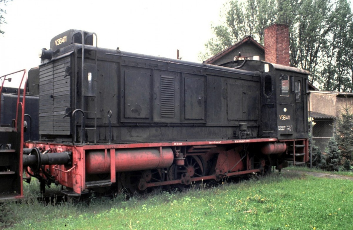 V 36 411 in Darmstadt Kranichstein sieht im Mai 1994 zwar schon etwas matt aus. Aber 21 Jahre später im April 2013 hat das Wetter deutliche Spuren hinterlassen (Bild von Armin Schwarz).