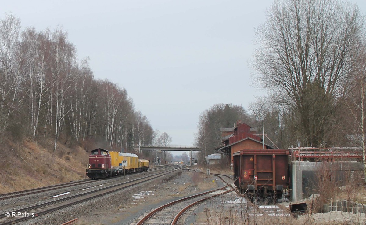 V100 1041 mit DGV92697 Senftenberg - Ansbach bei der durchfahrt von Waltershof. 05.03.16