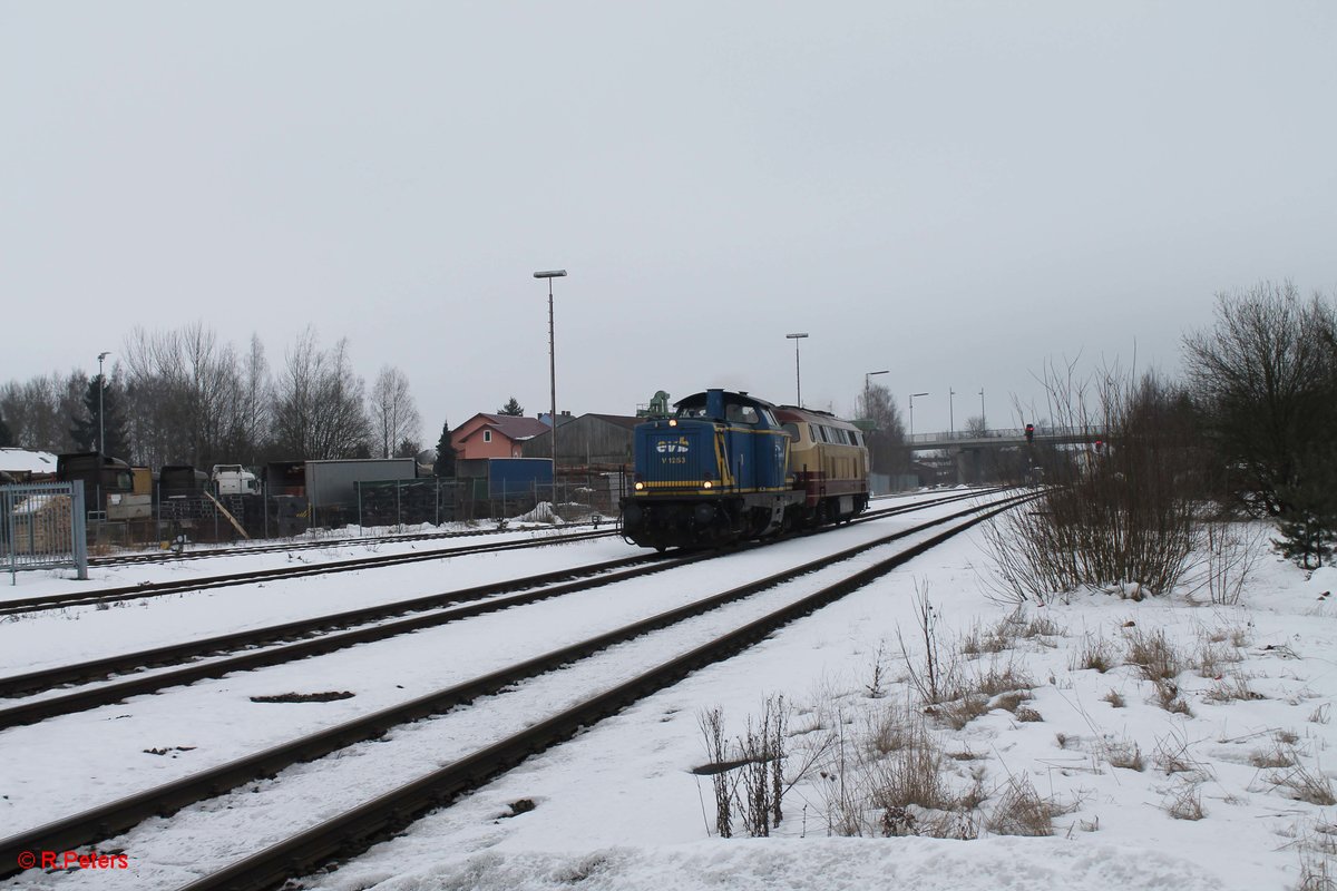 V1253 und 217 002 lz durch Wiesau nach Cheb. 12.02.17