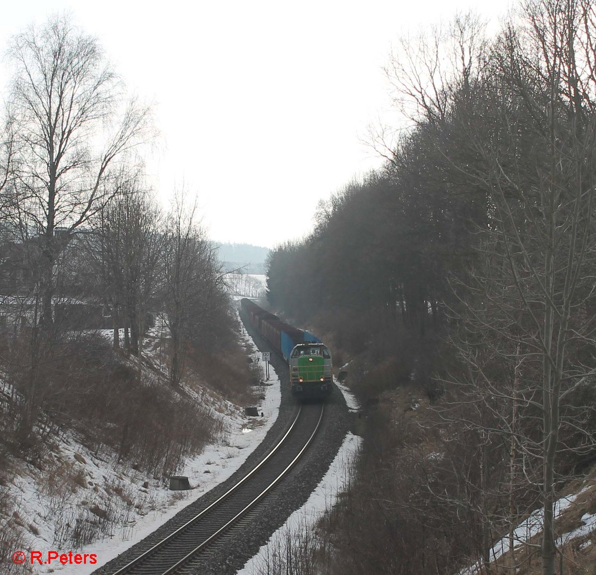 V1700.03 alias 277 004-8 mit dem Leer Holzzug Wiesau - Cheb bei Seußen. 16.02.17