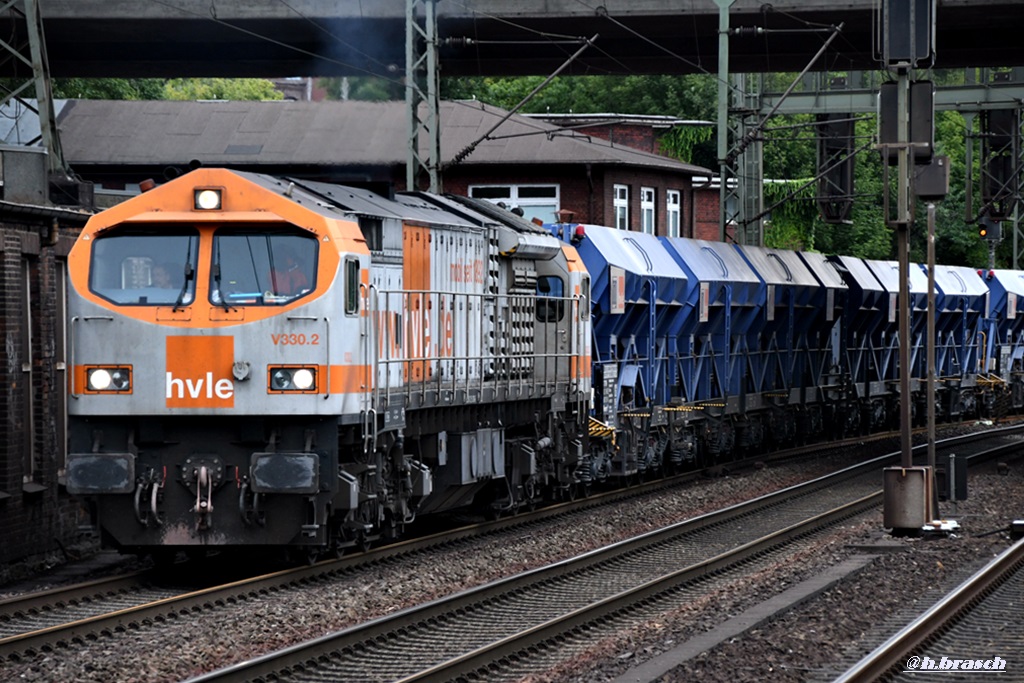 V330.2/250 010-6 ist mit einen ganzzug durch hh-harburg gefahren,18.08.18